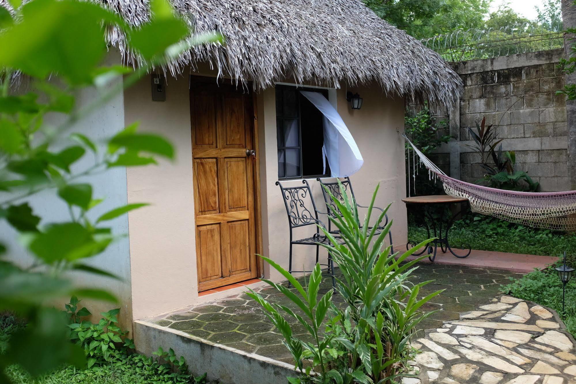 Hotel Mariposa Leon Exterior photo
